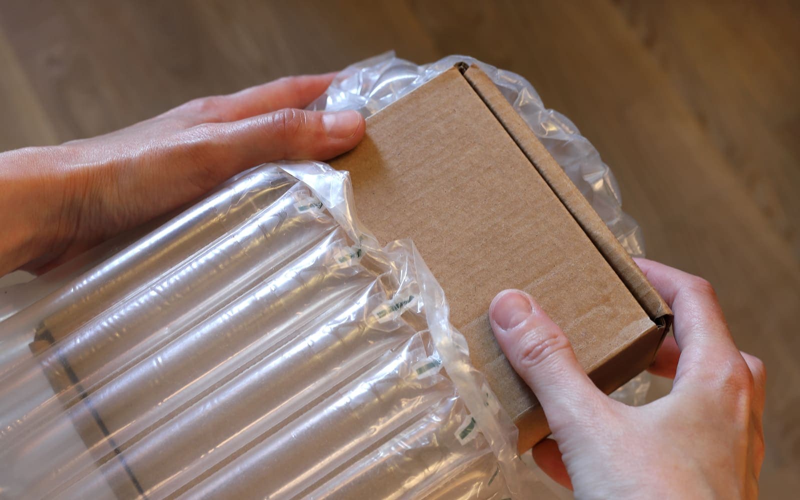 Flessen veilig verzenden: zo kies je de juiste flessendoos